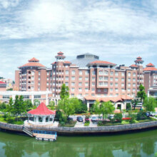 两天一晚杭州第一世界大酒店豪华房+双早+双人杭州乐园烂苹果乐园二选一577元(需新客，含门票+早餐)
