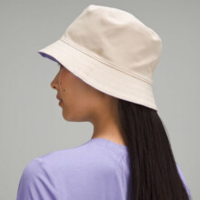 lululemon丨Both Ways 双面渔夫帽 速干透气 LU9AZFS 深色薰衣草/浅驼色 M/L420元 (券后省100)
