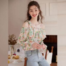 白鹿语 【气质碎花衬衣】25春款时尚浪漫斜肩荷叶边长袖无弹女式衬衫148元，首购