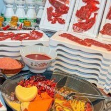 美团 郭淑芬鲜切牛肉自助老火锅 双人同行自助·鲜切牛肉·酒水不限量 不含锅底调料 全国可用原价446元现价129.8元