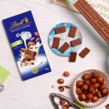 Lindt 瑞士莲 经典排装扁桃仁牛奶巧克力 100g*3件新低36.66元包邮（12.22元/件）