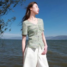 三彩 【微胖系列】2025夏季款晕染V领短袖T恤套头小衫胖MM118元