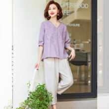 宝莲朵 年轻妈妈夏装半截袖衬衫套装中年女装休闲上衣中老年洋气刺绣小衫179元