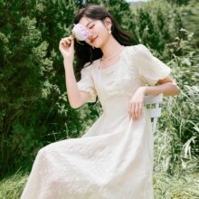 亦谷 气质高级感夏季国风盘扣装饰方领绣花连衣裙女士夏144元（有首单礼金，超V会员价格更低）