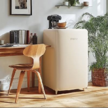 PLUS会员：MINIJ 小吉 迷你冰箱 BC-JA121F1F021544.2元 包邮