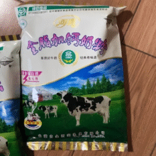 内蒙古品牌！河套 全脂高钙奶粉 320g*3袋￥37.41 1.9折 比上一次爆料降低 ￥2.49