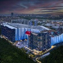 美团 上海【水世界套餐】皇冠假日高级房1晚+双人水世界+双早788元