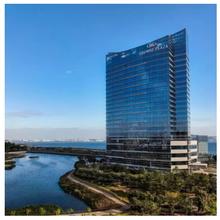临近集美世贸广场 暑期/周末不加价！厦门集美海景皇冠假日酒店 高级房 2-3晚套餐（含双早+升级海景房）1188元起/2晚