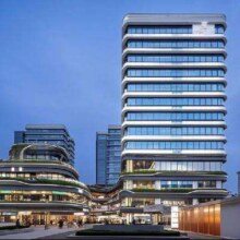 成都君亭酒店(宽窄巷子西南财大店） 四季都市大床房+一张沙发床（四人间+记忆枕+小冰箱）1晚原价1688元，现价350元