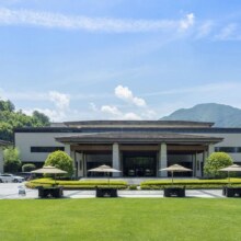 美团  云山九里度假酒店2晚+高尔夫体验原价998元，现价698
