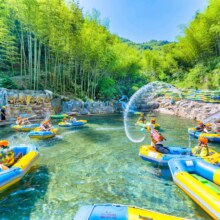 美团：杭州龙出没探险漂流景区 步步惊心票+丛林穿越票+射箭票 联票原价150元 现价19.9元