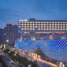 美团 杭州滨江宝龙艺珺酒店2晚+自助洗衣+晚安粥+健身房及瑜伽室+百威2原价1376元 现价799元