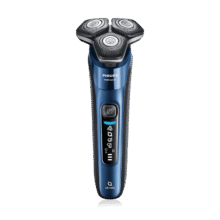 飞利浦（PHILIPS）电动剃须刀S7388/07 全新7系SkinIQ蜂巢系列 肌能感应智能刮胡刀干湿双剃男生礼物 S7388/07页面价格743，优惠券满1享9折立减74.3，国补100.3，实付到手568.4元。