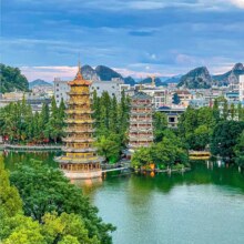 美团 【含双飞往返机票】广西桂林5日游 杭州出发 阳朔象鼻山 独秀峰 遇龙河漂流 十里画廊原价3896元  现价1953元