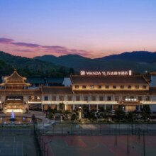 全场不加价！武当山万达颐华酒店1-2晚连住含双早+2杯咖啡459元起