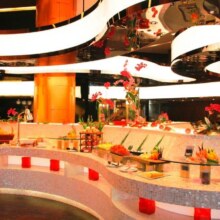 【广州建国酒店·君豪西餐自助餐厅|2人·全周通用午餐自助套票】原价536元，现价250
