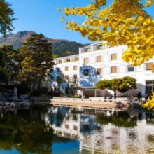 美团 北京香山饭店2晚+香山公园（住店免票）+住店期间泳池畅游原价1398元，现价968元