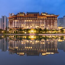 美团：广州融创施柏阁酒店住宿+双早+双人水世界欢乐套票原价1611元，现价879