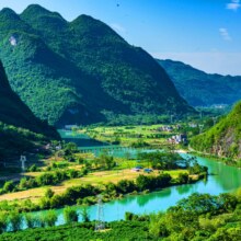 美团【一票通】广东峡天下景区门票（含燕窝洞）+天云渡玻璃桥+飞天魔毯+天龙滑道+往返观光车（学生票）原价288元 现价130元