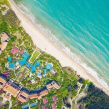 美团 三亚 海棠湾万丽度假酒店6晚+亲子活动+cdf中免海南折扣券及代金券+网红旅拍+酒店-机场/免税店穿梭巴士+7天6晚原价2700元 现价2049元