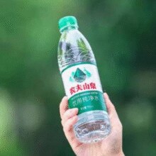 农夫山泉 饮用纯净水 550mL*24瓶*2箱￥30.94 3.4折 比上一次爆料降低 ￥9.66