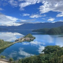 丽江泸沽湖景区-【双人票】大落水码头猪槽船票125元，美团月卡仅120