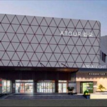 携程 轻居酒店（亚朵集团旗下品牌）两天一晚多店通兑379档 含早（早餐份数以单店为准）原价505元现价379元