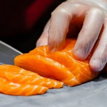 美团 大中华希尔顿酒店 念 全日制自助餐厅 港味之旅  周一至周五自助午餐原价331.2元，现价188元
