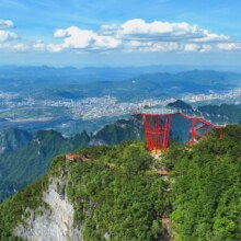 美团 张家界七星山景区-【成人票】往返索道票+游览观光车+1520景点+玻璃栈道观光原价272元，现价186，美团月卡仅181