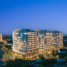 美团 乌镇堤上度假酒店1晚+双人西栅景区门票（可多次进出）+双人拼船体验+无限出入+游览车+行李托运+如梦之梦酒吧鸡尾酒...原价1819元现1299（合649.5/人）
