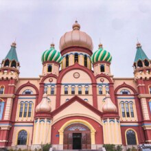 美团 满洲里套娃城堡酒店1晚+套娃景区门票2张+国门景区门票2张+满洲里明珠观光塔2张原价840元，现价580