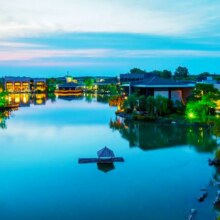 美团  上海怡沁园度假酒店 上海怡沁园度假酒店1晚+儿童乐园+森林秘境漫步+携带宠物+宠物清洁服务+双人三民文化村门票399
