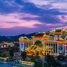 美团 婺源鑫邦大酒店（婺女洲店）1晚+双人婺女洲国际度假区成人门票399元
