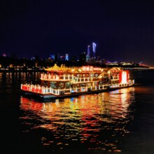 美团 广州双人出游|IU酒店1晚+珠江夜游八大码头观光船票原价676元 现价505元