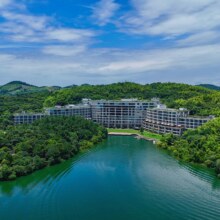 美团 天目湖涵田度假村2晚+双人180°湖景温泉水乐园门票+聆湖湾休闲乐园门票+聆湖湾非遗手作+童学荟儿童俱乐部日常活动...原价4776元，现价1388元