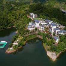 美团【双人千岛湖牧水湾度假酒店1晚+游艇观光+周末不加收】原价2383元现491（合245.5/人）