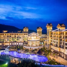 再降价：美团 2大2小西溪温泉+AB栋大酒店+早餐+晚餐+私家泡池原价2816元，现价970元
