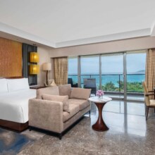 美团 三亚美高梅度假酒店2晚+铂爵旅拍+海南海洋欢乐世界度假区折扣券及接驳车+双人冲浪板教学+机场穿梭巴士+萤火虫观赏科...原价5998元，现价2079