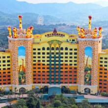 美团 清远长隆长颈鹿城堡酒店1晚+双人两天森林王国门票+酒店住客提前入园权益直降1000元！原价2098元，现价1098元