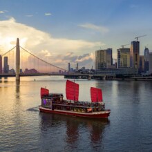 【2大1小广州自由行】广州塔+珠江夜游+酒店1晚原价2685.2元，现价789元。