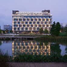 再降价：南京夫子庙熙涵映漫心府 美团  华住美居品牌套房799元/晚多店通兑 指定套房房型一晚+红酒1 瓶原价1141元，现价732.33元（拍3件）