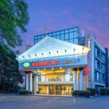 美团 维也纳酒店（上海浦东机场新国际博览中心店）豪华大床房239元