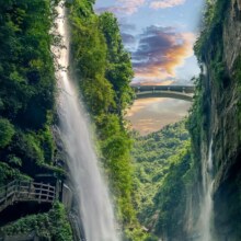 美团 旅拍【湖北恩施5日自由行】芙蓉镇+大峡谷+地心谷原价1700元 现价870元