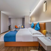 漫馨艺住影音酒店（惠州淡水壹中心店）1晚房券原价221元现价99元