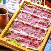 美团 京门老爆三 [春夏限定] 老北京铜锅涮肉·老北京小吃 三人餐原价404元，现价173元