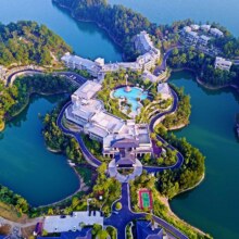 美团 千岛湖伯瑞特度假酒店2晚+双人下午茶1份+双人骑行券1张+鱼头代金券+豪华游艇游湖抵金券2张+享酒店室内游泳池和健身房原价998元，现688元