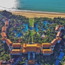 三亚海棠湾万丽度假酒店3晚+4天3晚日历房穿梭巴士+cdf中免海南折扣券及代金券+网红旅拍+游戏天地畅玩30分钟+...原价1764元，现价1038元