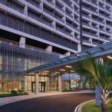 美团 三亚希尔顿花园酒店3晚+cdf三亚国际免税城往返穿梭巴士+cdf中免海南折扣礼遇及优惠券包+陶艺+泳池畅玩+单人陶...原价6000元，现价1200元