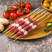 plus会员:鲜京采内蒙古原切羔羊肉串2斤 （50串）京东自有品牌25元/斤，共149.93元（合49.98元/件）
