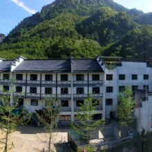 杭州十门峡温泉度假酒店 泉谷豪华双床房2晚(连住)+早餐2份/天+石 长城景区门票两张1份359元（原价718元）